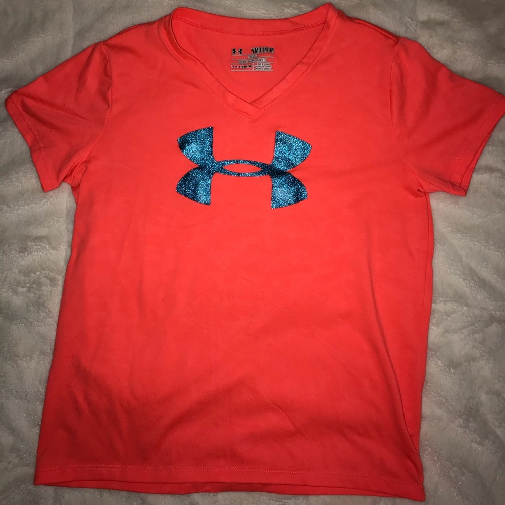 Girls dry fit Under Armour v neck size medium